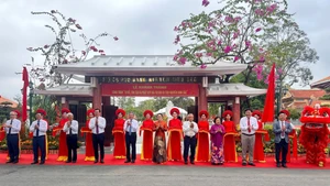 응우옌 신 삭 묘역 국가특별문화유산 등급 인증서 수여식