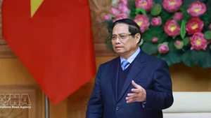 팜민찐 베트남 총리가 일본상공회의소 소속 37개 회원사 대표단과의 회의에서 발언하고 있다. (사진: VNA)