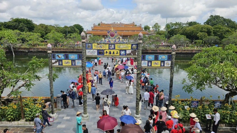 후에시는 2025년 첫 10개월 동안 약 539만 명의 방문객을 맞이했으며, 이는 지난해 같은 기간에 비해 65% 증가한 수치입니다.