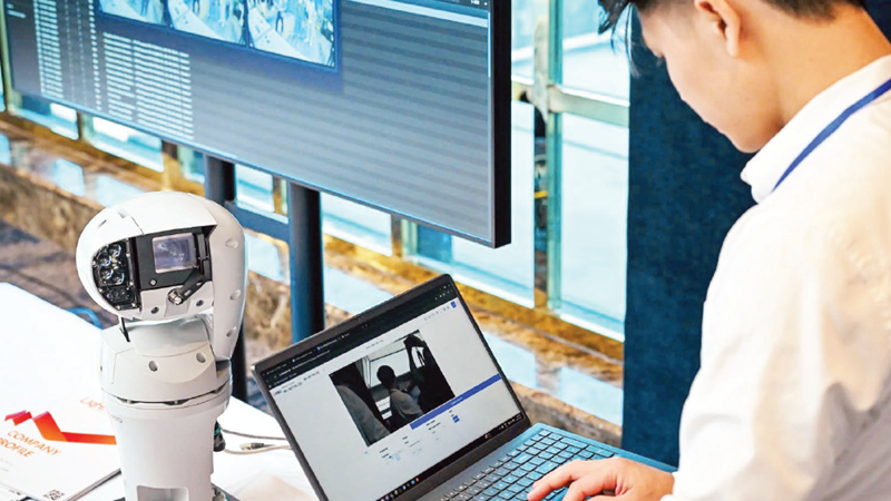 2025년 11월 말 개최된 ‘물리적 보안 – 트렌드와 솔루션’ 회의에서 선보인 물리적 보안 솔루션 전시 부스. (사진: NDO)