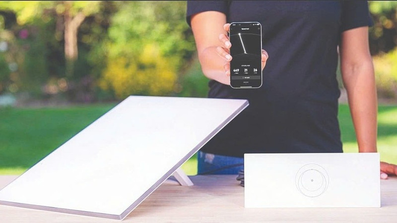 위성 인터넷 송수신을 위한 하드웨어 장비 세트.