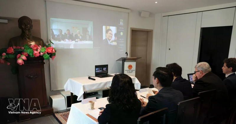 제네바 주재 베트남 상설대표부가 주최한 미국 관세 정책의 새로운 동향에 관한 세미나에 참석한 대표들. (사진: VNA)