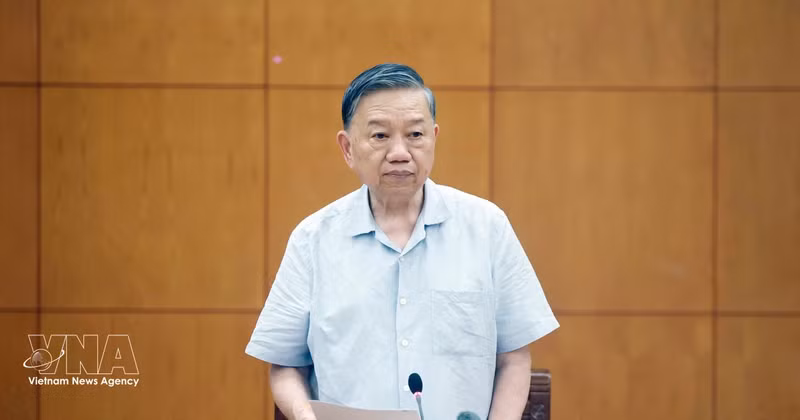 또 럼 당 중앙위원회 서기장 겸 국가주석이 21일 하노이에서 열린 업무 회의에서 발언하고 있다. (사진: VNA)