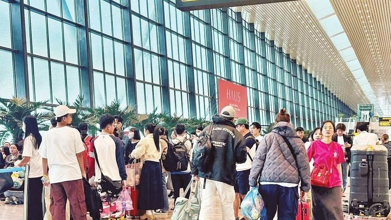 떤선녓 공항의 승객들. (사진: NDO)