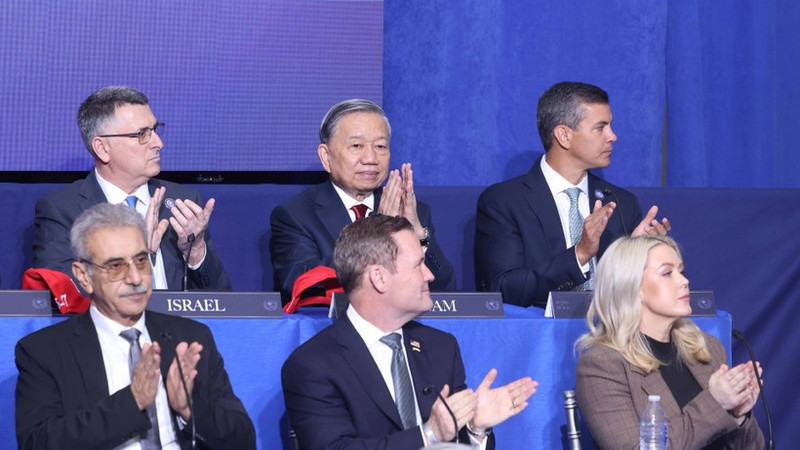 또 럼 베트남 공산당 서기장이 가자 평화 위원회 창립 회의에 참석하고 있다. (사진: VNA)