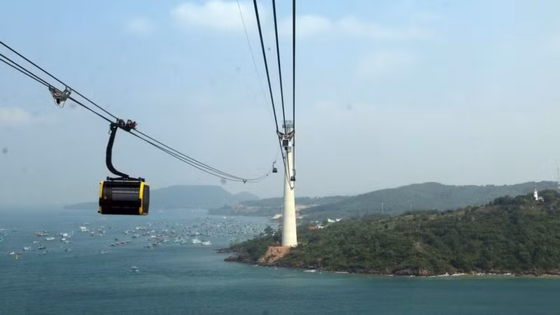 혼톰 케이블카가 트래블 + 레저(Travel + Leisure)가 선정한 아시아에서 가장 장관을 이루는 11대 케이블카 중 1위에 올랐다. (사진: VNA)