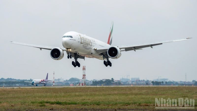 베트남 노이바이 국제공항을 오가는 중동지역 항공사 13편의 항공편이 취소되어 약 2,800명의 승객이 영향을 받았다.