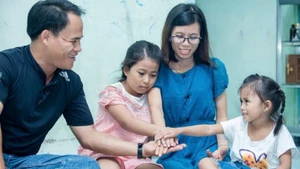 인구 전문가들은 젊은 가정에 두 자녀를 가질 것을 권고하고 있다.