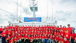 베트남인 교민대표들의 2024년 쯔엉사(Truong Sa) 방문.