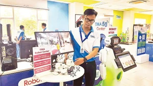 TMA 테크놀로지 그룹과 꽝쭝 소프트웨어 시티가 자사의 기술 제품을 선보였다.