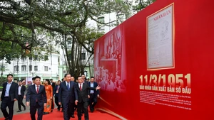 사진으로 보는 또 럼 베트남 공산당 서기장의 인민일보 방문