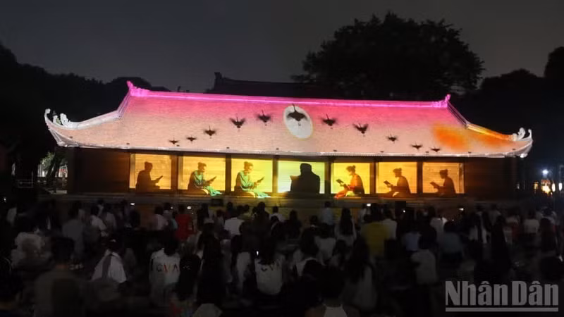 국자감의 설립과 발전 과정을 담은 3D 맵핑 영상은 생생하고 화려한 시각 효과로 관람객들에게 깊은 인상을 남긴다. (사진: 지앙 남)