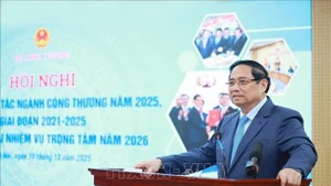 팜 민 찐 베트남 총리가 19일 산업통상부 회의에서 연설하고 있다. (사진: VNA)