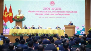 2025년 정부 및 지방자치단체의 업무 성과를 평가하고 2026년 과업을 추진하기 위한 1월 8일 회의 모습 (사진: VNA)