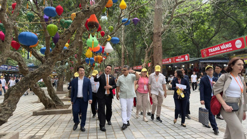 프로그램에 참가한 대표단 (사진: VNA)