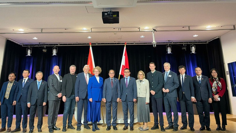 포럼에 참석한 대표단.