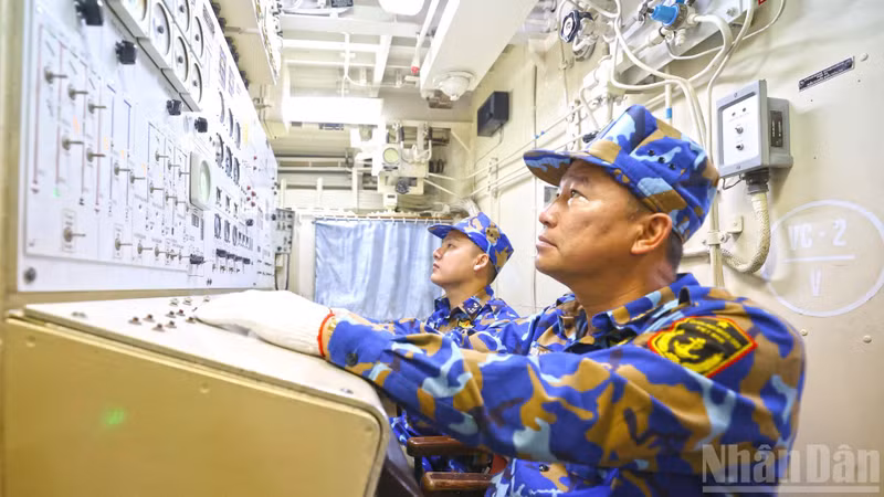 267함에서 진행되는 전투준비 훈련.