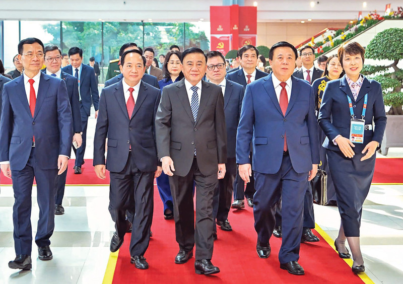 쩐껌뚜 당 중앙위원회 서기국 상임서기 겸 정치국 위원과 대표단이 프레스센터 개관식에 참석하고, 제14차 전당대회와 관련한 국제 기자회견을 주재했다.