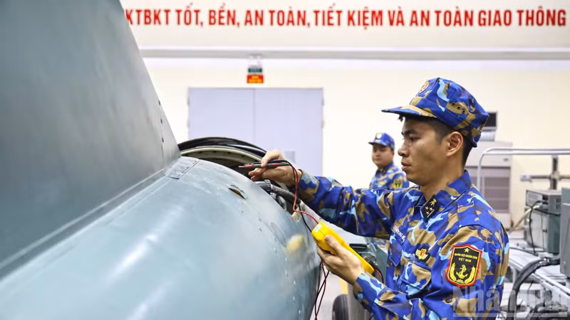 A4기지에서 장교와 병사들이 ‘기술의 날’ 규정을 엄격히 준수하고 있다.