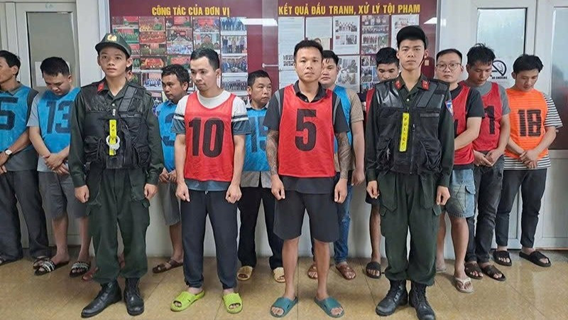 응오 꽝 비가 이끄는 군용 무기 제조, 보관 및 불법 거래 조직. 이 단체는 조직원 검거와 함께 해체됐다.