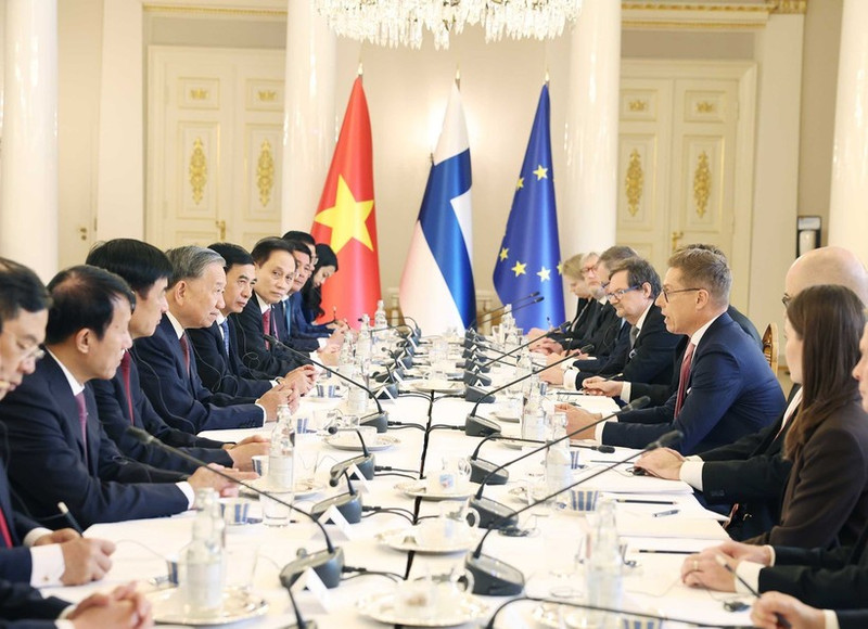 베트남 공산당 중앙위원회 또 럼 서기장과 알렉산데르 스투브 핀란드 대통령 간 회담 모습 (사진: VNA)