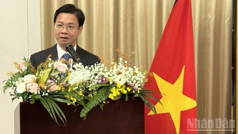 응오 레 반 외교부 차관이 행사에서 연설하고 있다. (사진: 쭝 훙)