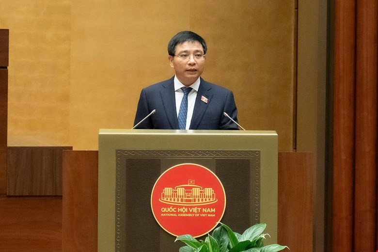 응우옌 반 탕 재무장관이 국회 제10차 회의에서 발언하고 있다. (사진: quochoi.vn)