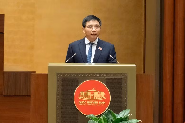 응우옌 반 탕 재무장관이 국회 제10차 회의에서 발언하고 있다. (사진: quochoi.vn)