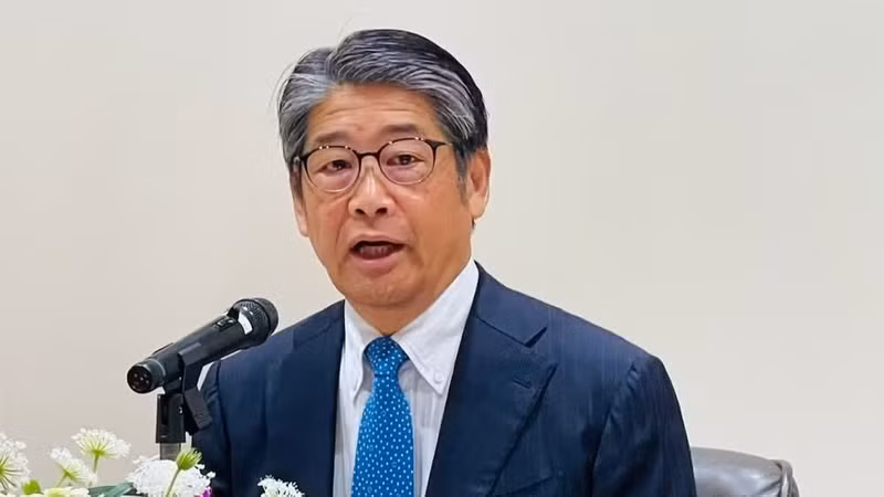 일본의 이토 나오키 주베트남 대사가 28일 하노이에서 기자회견을 갖고 있다. (사진: 반 또안)