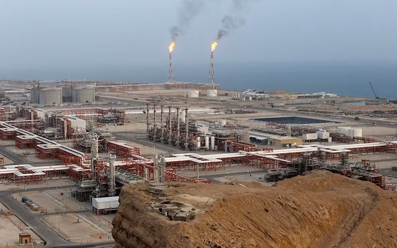 이란 아살루예에 위치한 가스 추출 공장. (사진: 알 마야딘 영어판)