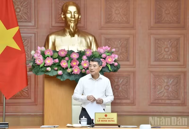 레 민 흥 총리가 29일 베트남 중앙은행과의 업무 회의에서 발언하고 있다. (사진: NDO)
