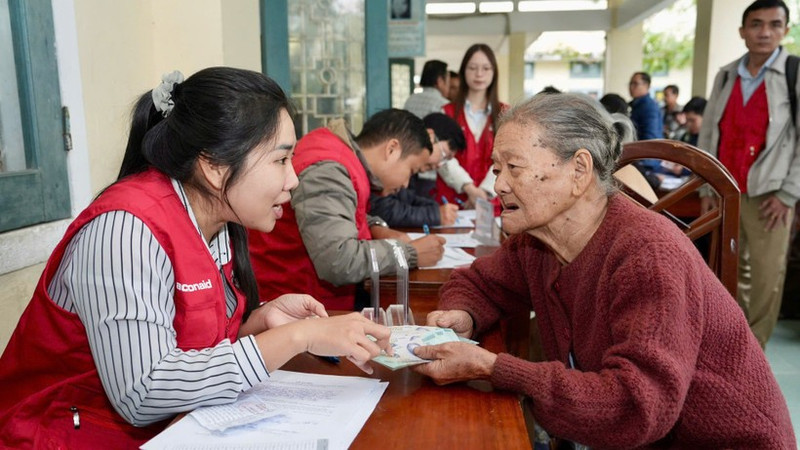 액션에이드 인터내셔널 베트남과 베트남 사회보호프로그램지원재단(AFV)이 홍수로 큰 피해를 입은 저소득 가정에 구호품을 전달했다.