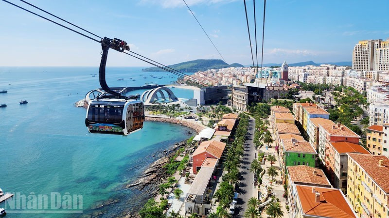 안장성 당 위원회는 올해 26개 주요 목표 중 24개를 달성했다. (사진: 푸꾸옥 특별구 혼톰 케이블카)