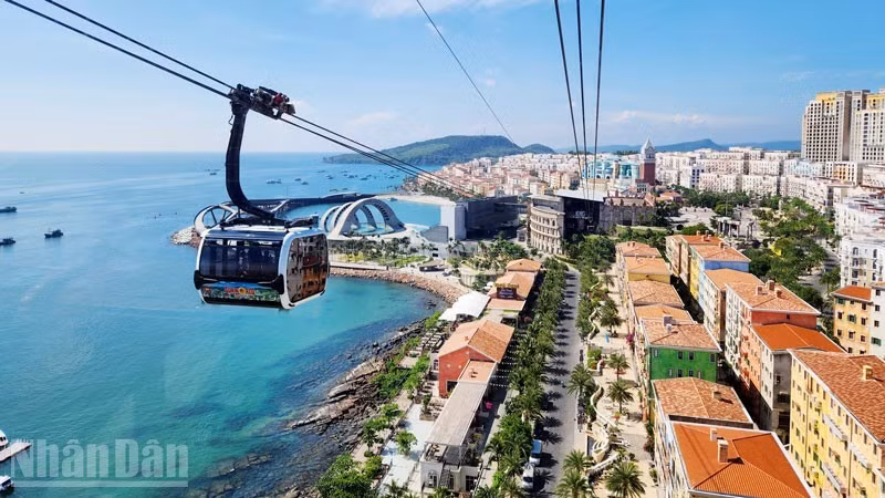 안장성 당 위원회는 올해 26개 주요 목표 중 24개를 달성했다. (사진: 푸꾸옥 특별구 혼톰 케이블카)