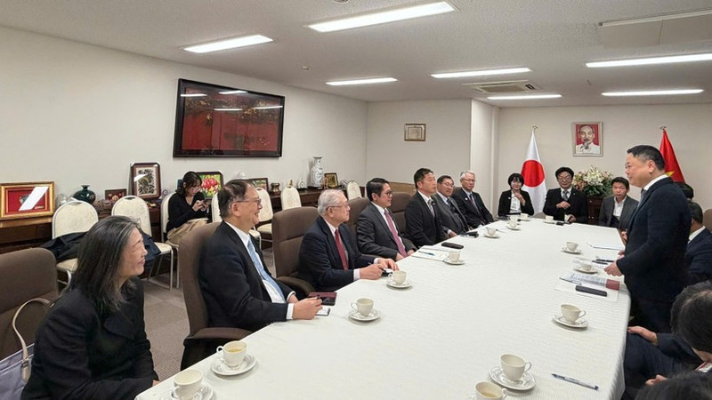 국회 경제재정위원회 대표단이 간사이 지역에서 일본-베트남 우호 단체들과 회동했다.