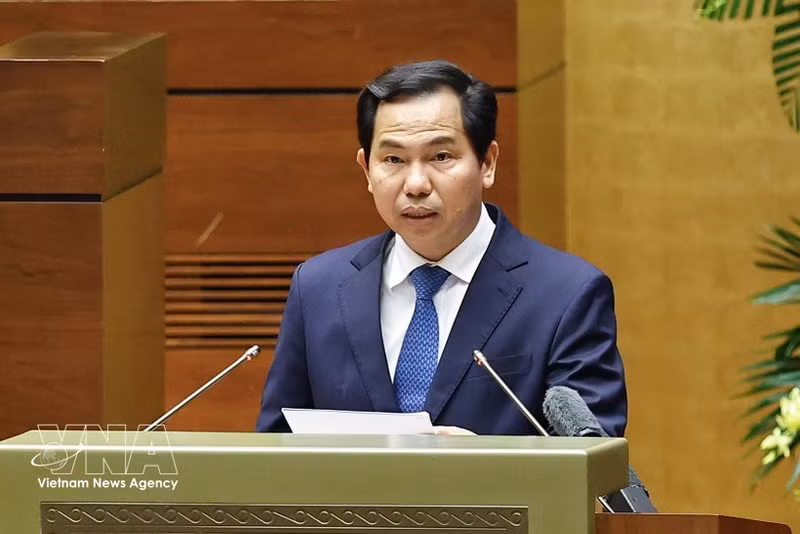 래 꽝 만 국회 사무처장 겸 국가선거위원회(NEC) 사무처장이 제16대 베트남 국회 및 각급 인민의회 의원 선거 결과에 대한 종합 보고서를 발표하고 있다. (사진: VNA)