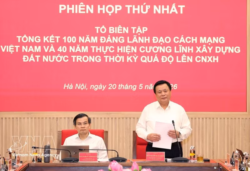 행사에서 연설하는 응우옌 쑤언 탕 교수. (사진: VNA)