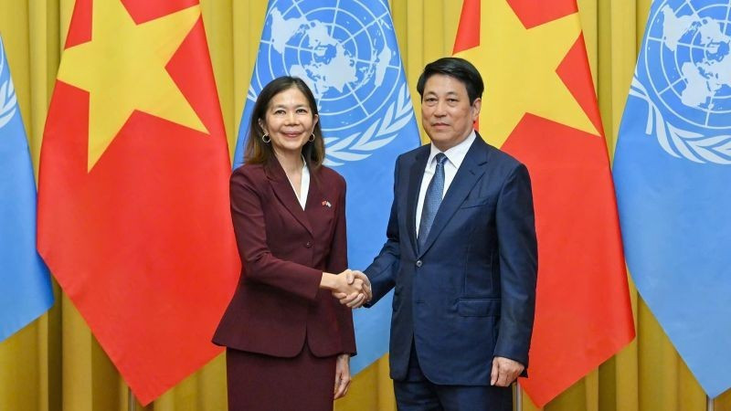 루엉 끄엉(오른쪽) 베트남 국가주석이 폴린 타메시스 유엔(UN) 베트남 상주조정관과 접견하고 있다. (사진: NDO/투이 응우옌)