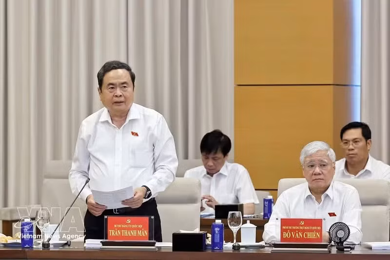 쩐 타인 만 국회의장이 행사에서 발언하고 있다 (사진: VNA)