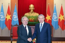 또 럼 당 서기장이 25일 하노이에서 안토니우 구테흐스(António Guterres) 유엔 사무총장을 접견했다. (사진: VNA)