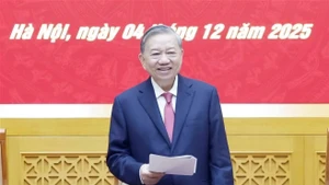 또 럼 당 서기장이 4일 하노이에서 열린 중앙군사위원회 제15차 회의에서 연설하고 있다. (사진: VNA)