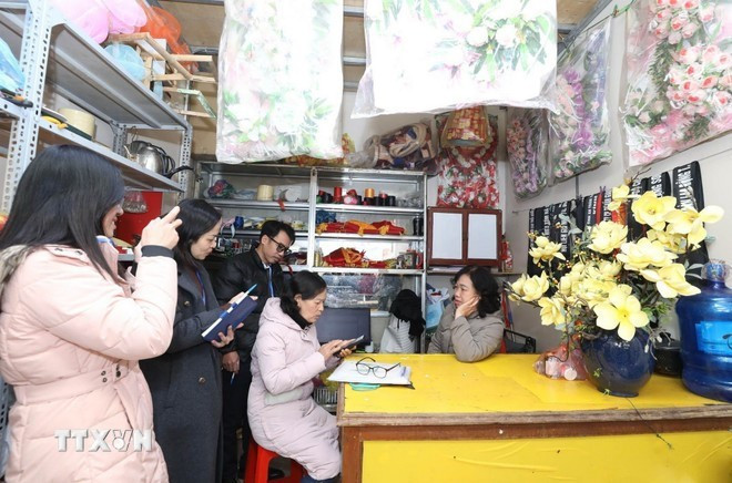 2026년 랑성선 경제총조사 정보수집 모습. (사진: VNA)