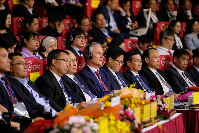 이번 회의에는 중앙부처, 외국 대사관, 국제기구, 주요 기업 등에서 약 750명의 대표가 참석했다. (사진: VNA)