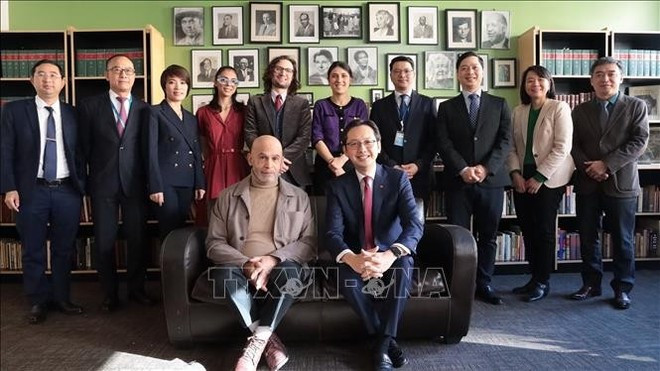 회의에 참석한 대표단 (사진: VNA)