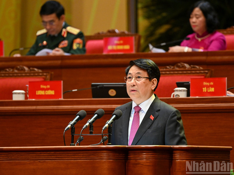 개회사를 하는 르엉 끄엉(Luong Cuong) 정치국 위원 겸 국가주석.
