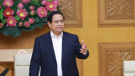 팜민찐 총리가 회의에서 발언하고 있다. (사진: VNA)