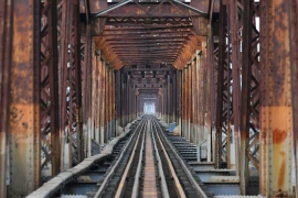 미래 향해 달리는 베트남 철도