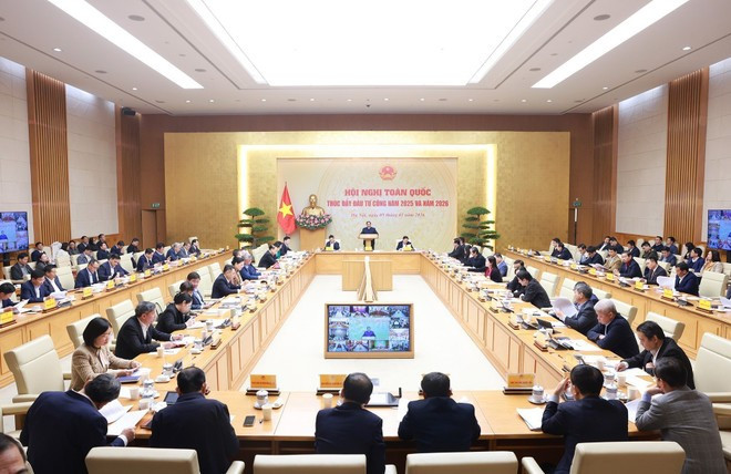 2025년 및 2026년 공공투자 가속화를 위한 전국 회의 모습 (사진: VNA)