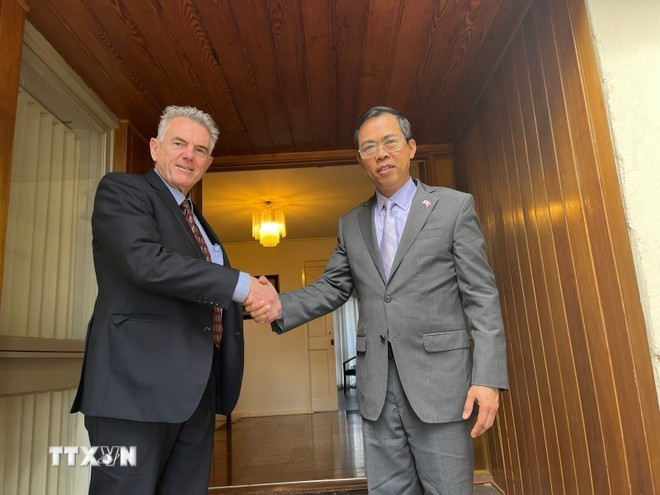 오스트레일리아-베트남 우호협회 김 샘슨 회장(왼쪽) (사진: VNA)