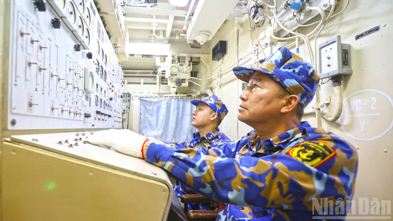 267함에서 진행되는 전투준비 훈련.